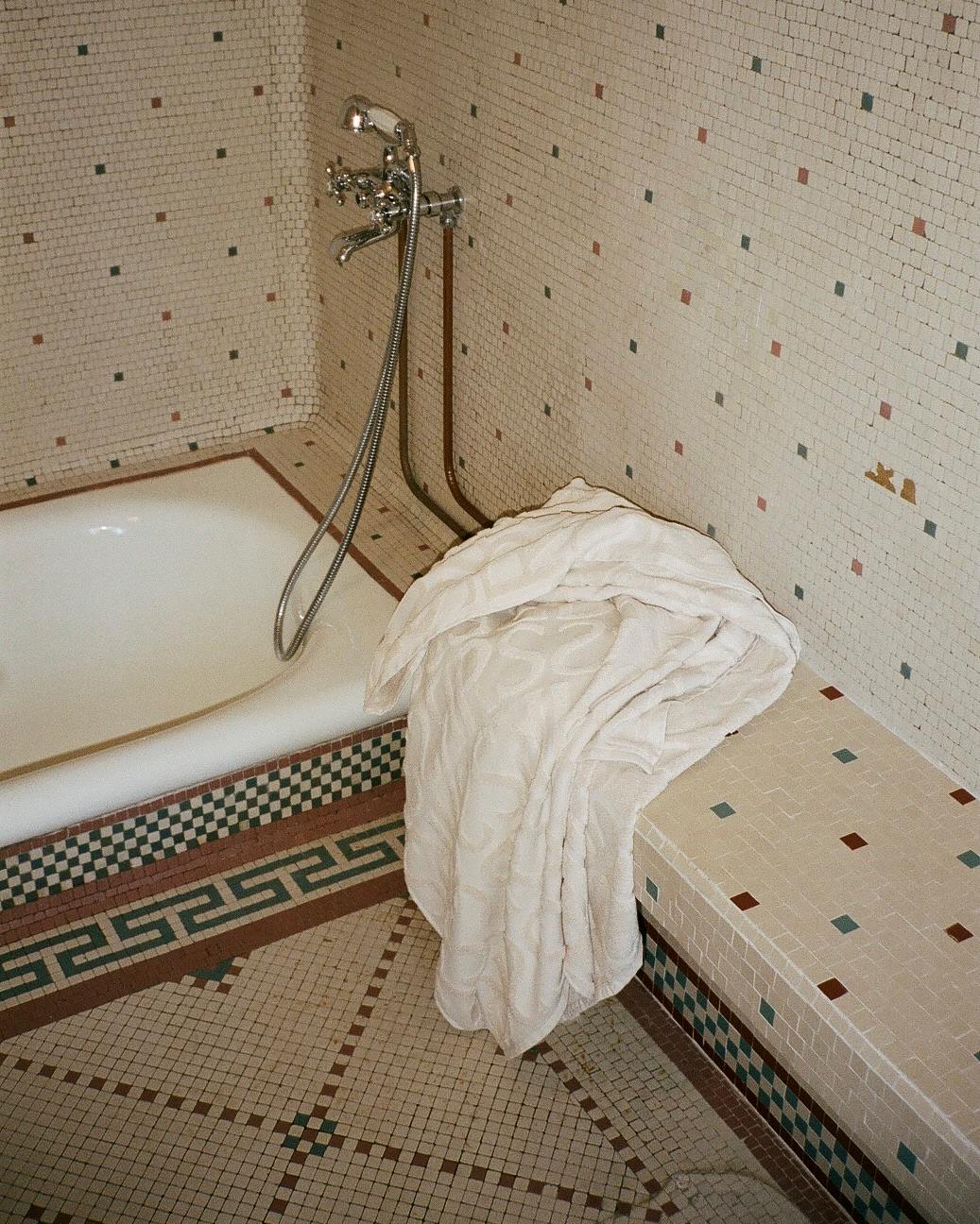 Monogram bath towel - Bath towel 100x150 cm I Ivory 2 - Rabens Saloner