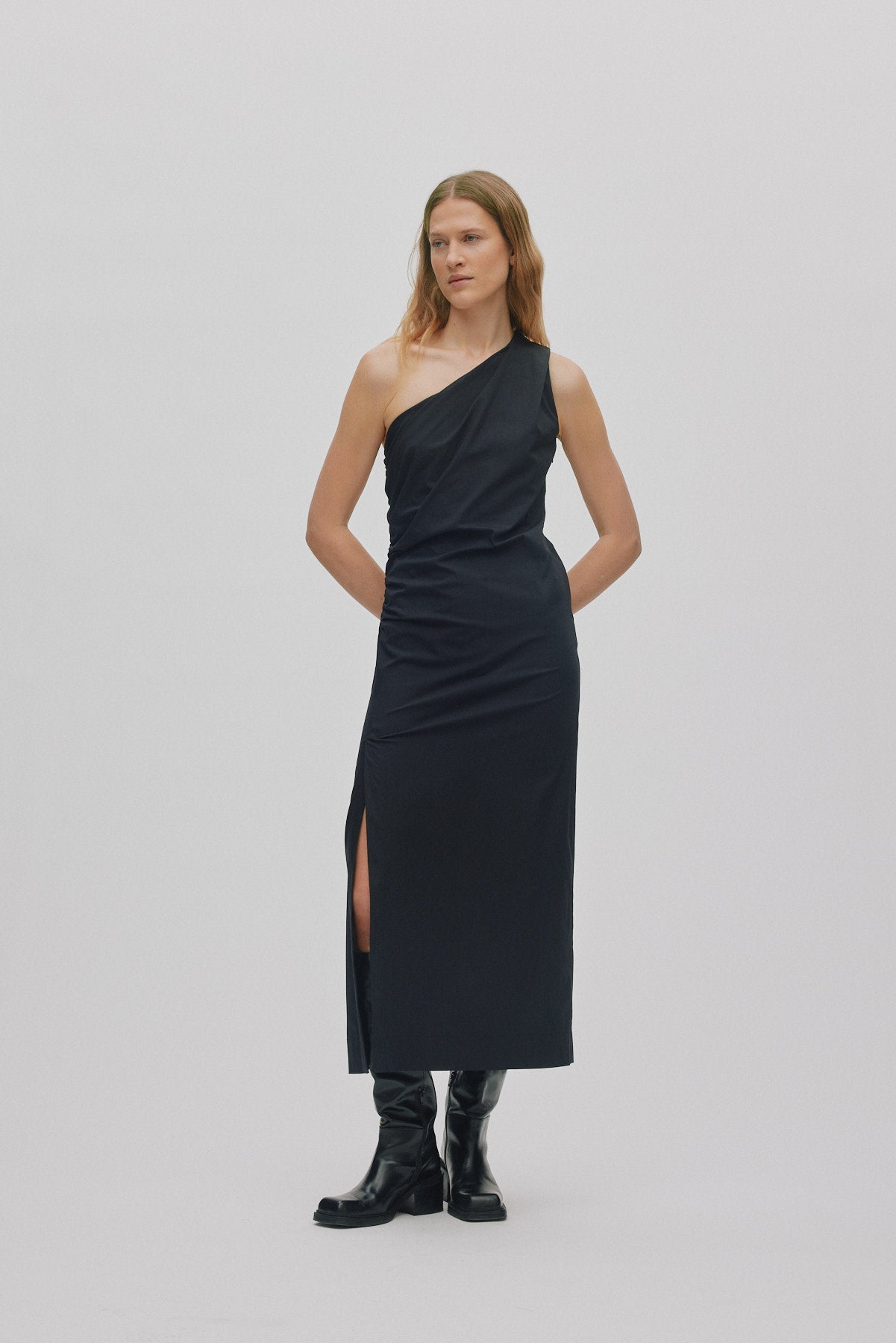 Aryana - Papery one shoulder long dress I Black 1 - Rabens Saloner