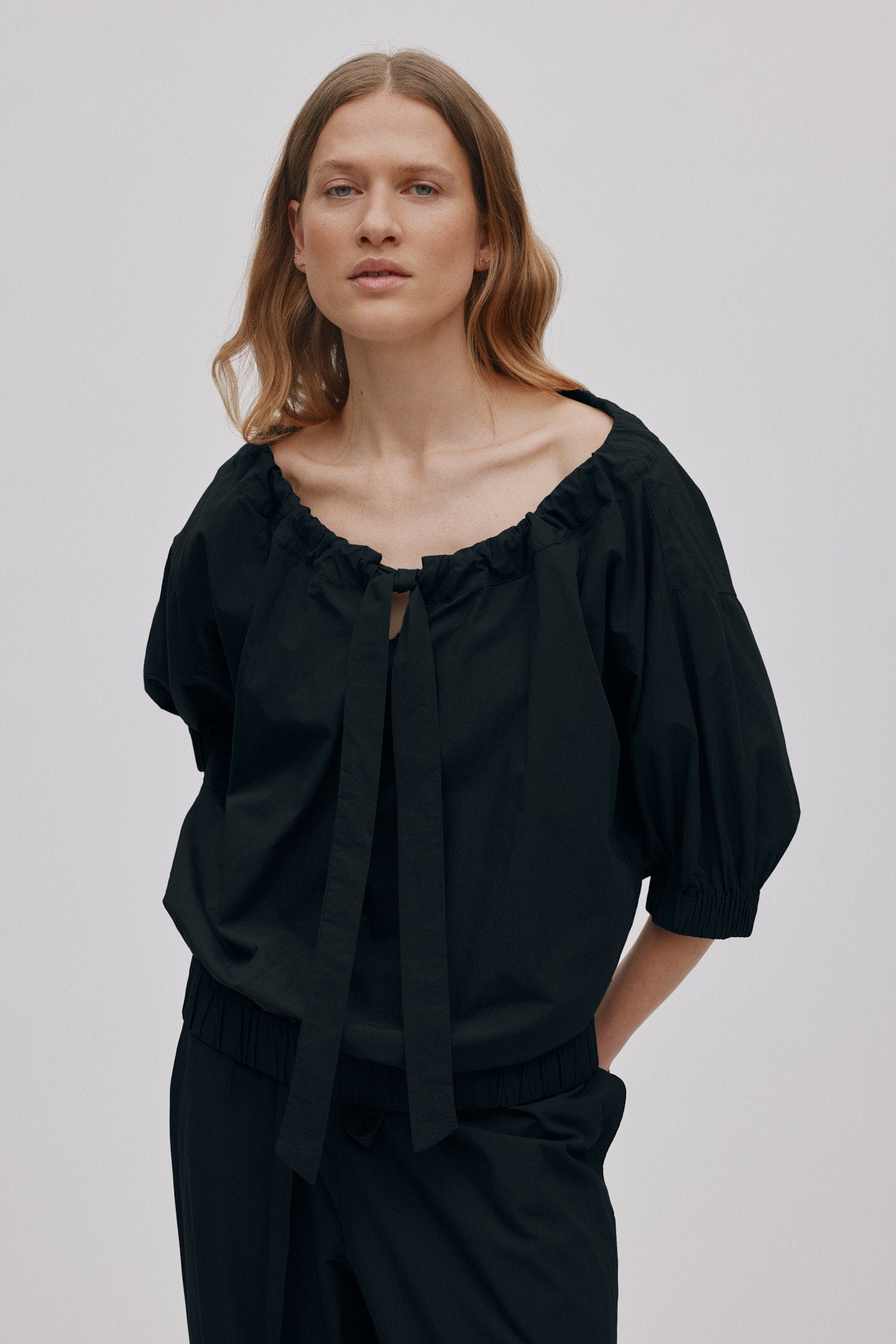 Ingefred - Poplin gathered top I Black 1 - Rabens Saloner
