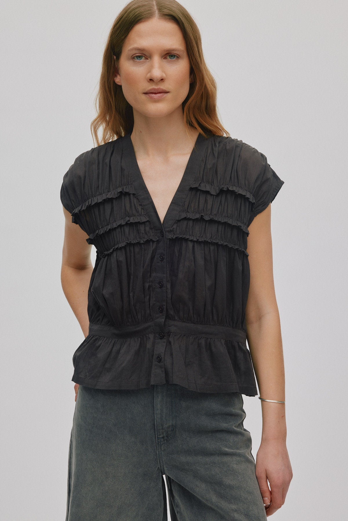 Elenor - Voile frill top I Liquorice 1 - Rabens Saloner