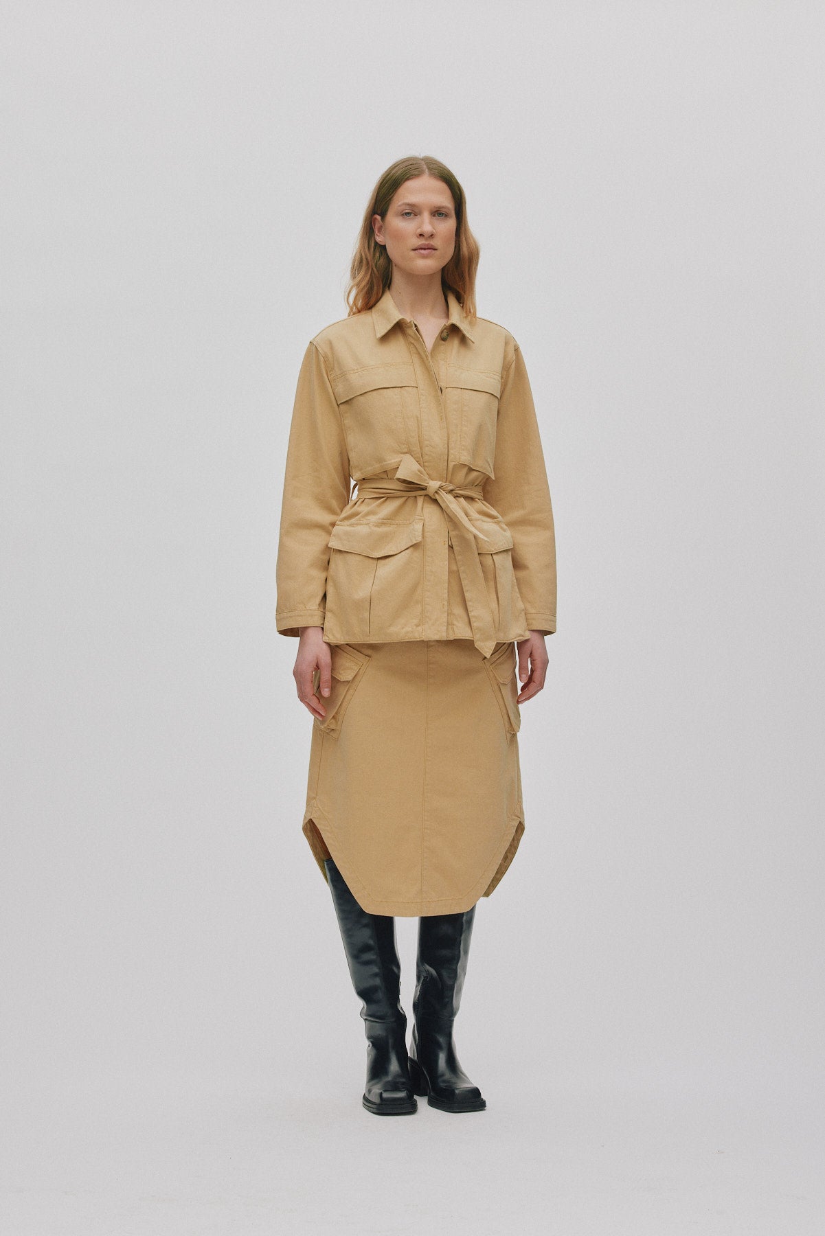 Sienna - Texture canvas belted jacket I Sand 2 - Rabens Saloner