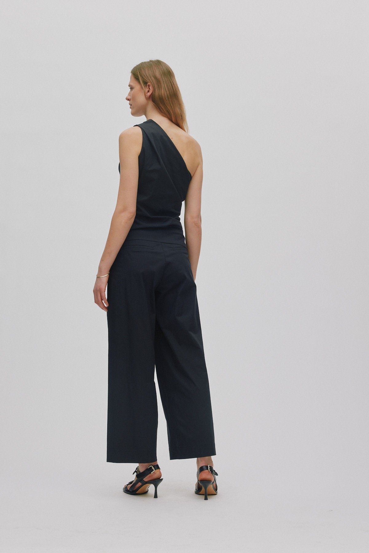 Mirha - Papery one shoulder top I Black 3 - Rabens Saloner