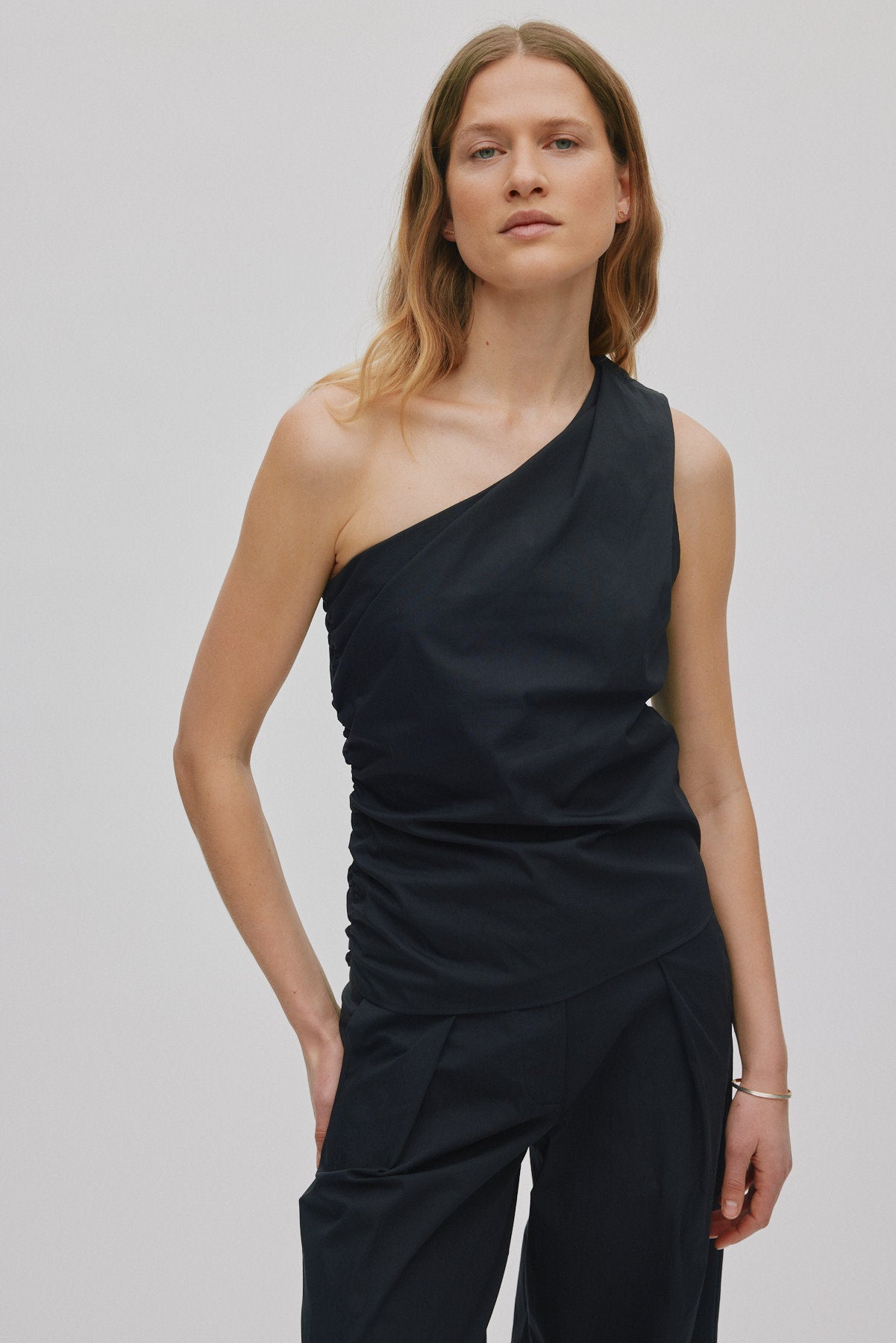 Mirha - Papery one shoulder top I Black Black XS 2 - Rabens Saloner