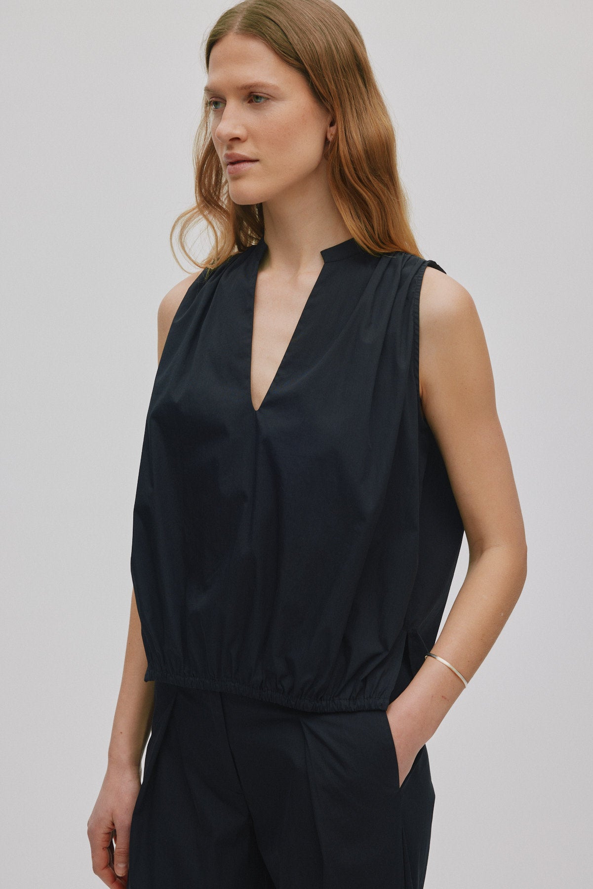 Ingeborg - Papery sleeveless blouse I Black 1 - Rabens Saloner