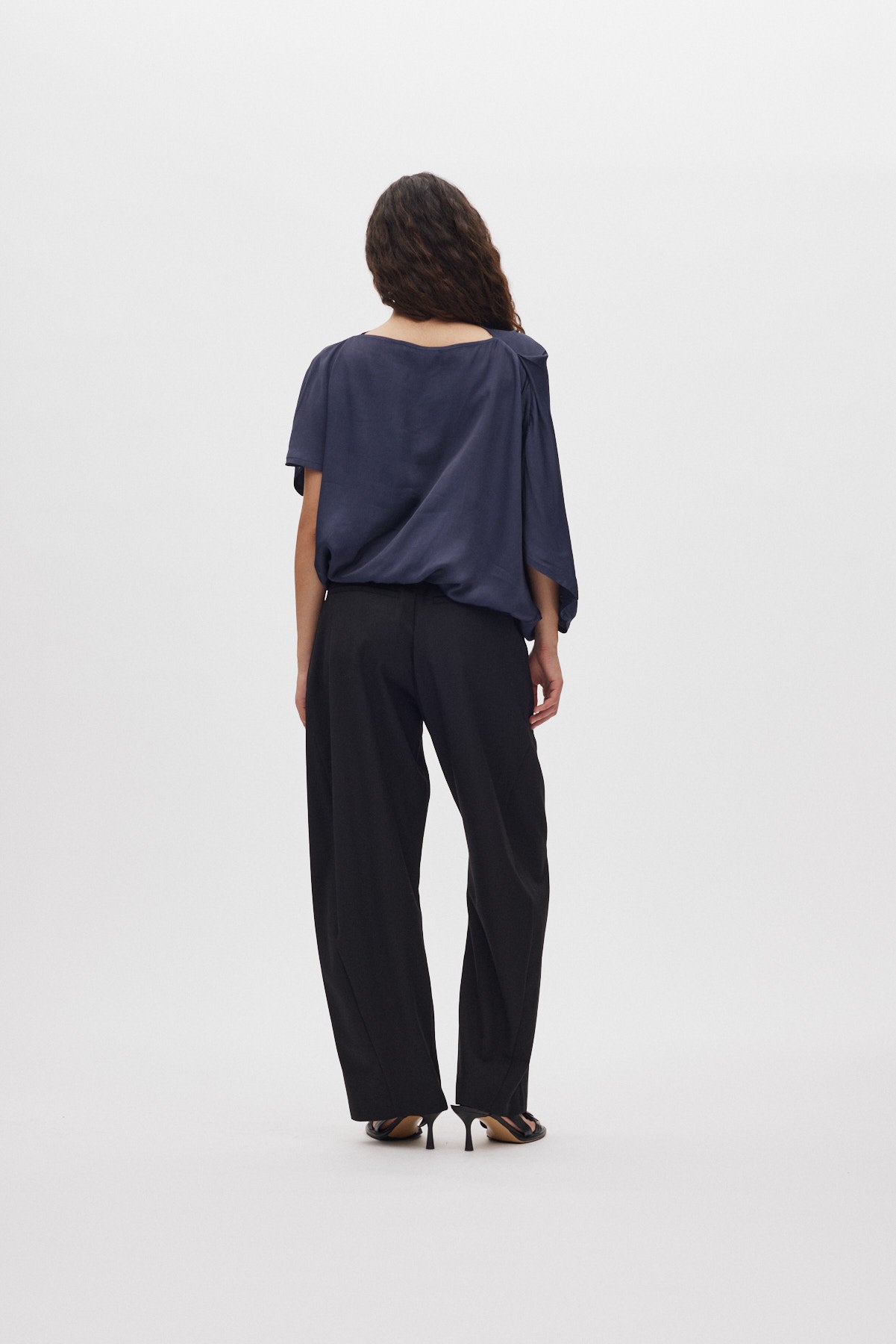 Mist - Ripple drape blouse I Dark Blue 3 - Rabens Saloner