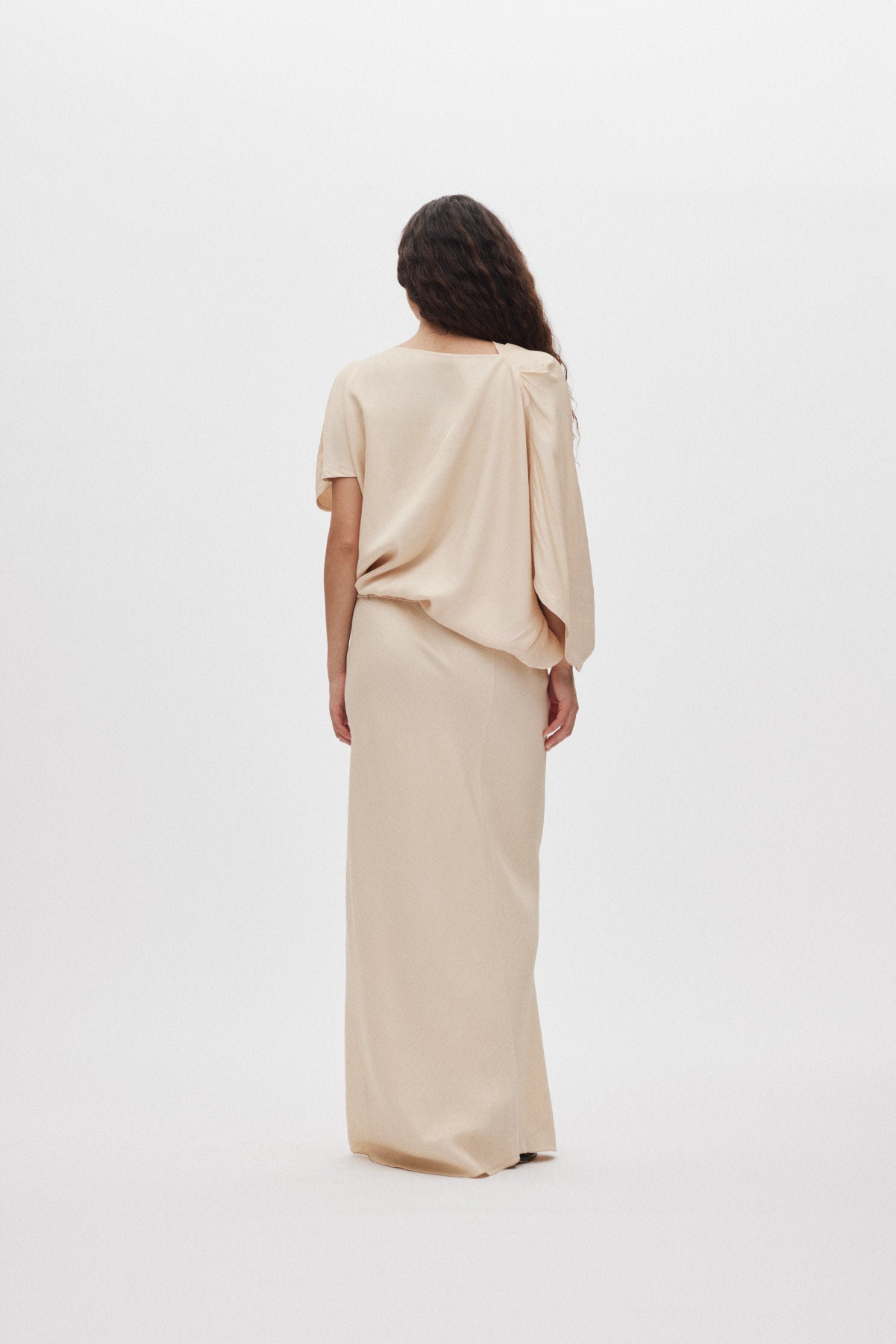 Mila - Ripple drape dress I Sand Dollar 3 - Rabens Saloner