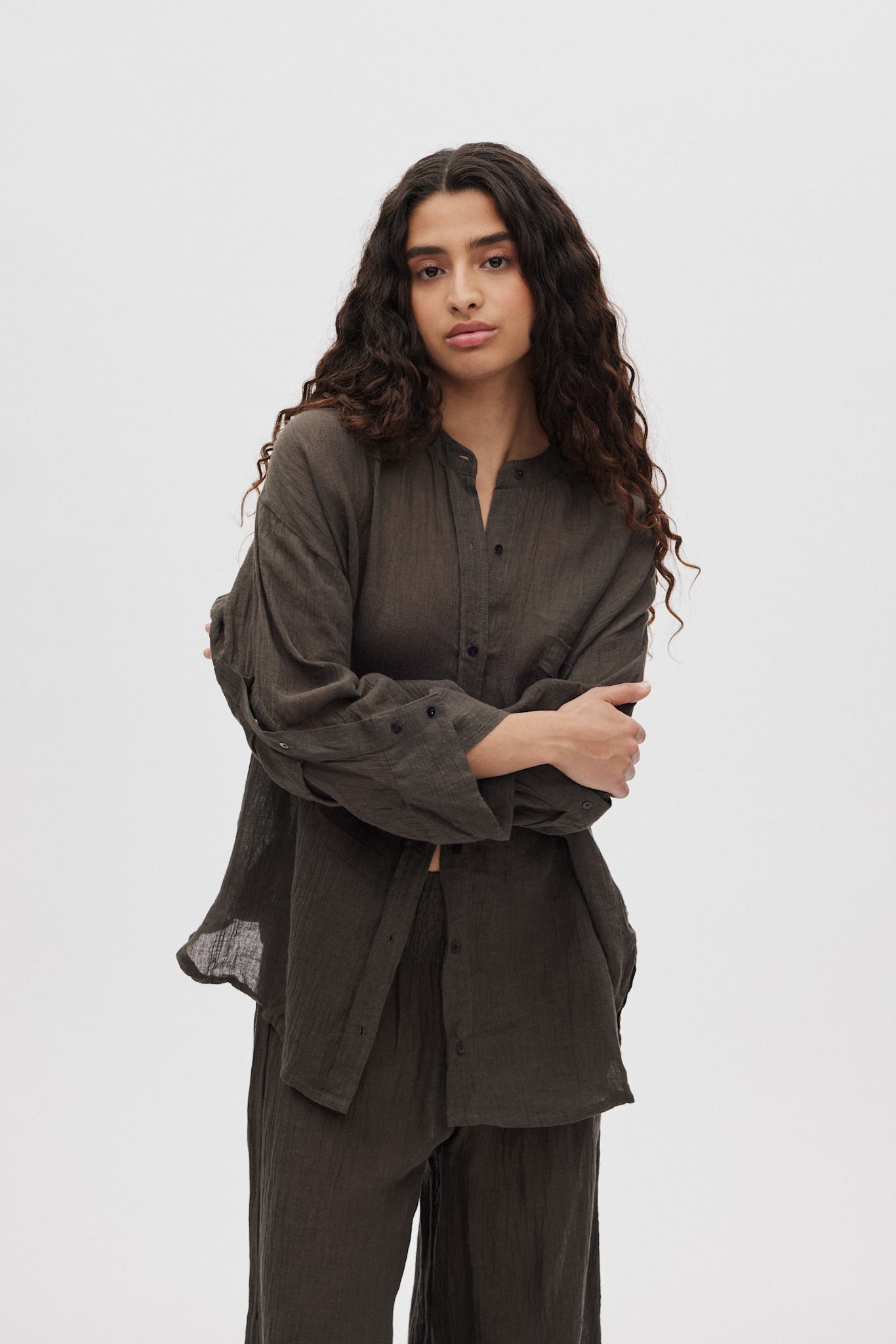 Bobbies - Crinkled oversize shirt I Faded black 10 - Rabens Saloner