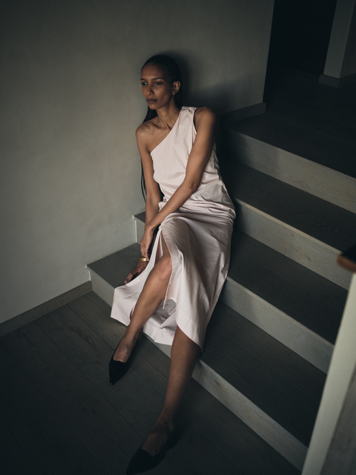Aryana - Papery one shoulder long dress I Powder 5 - Rabens Saloner