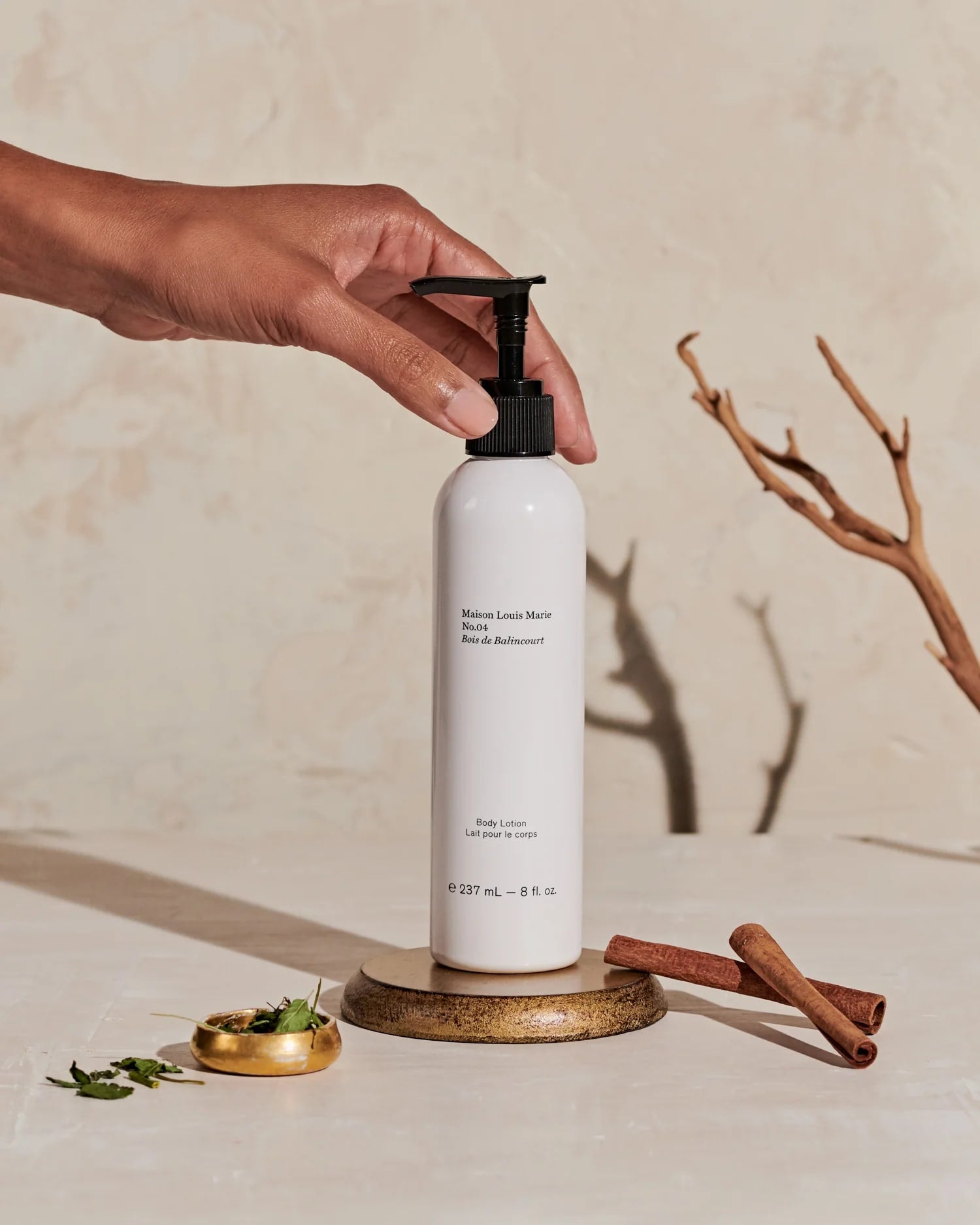 Body & Hand Lotion - Maison Louis Marie I No.04 Bois de Balincourt No.04 Bois de Balincourt 225 ML 1 - Rabens Saloner