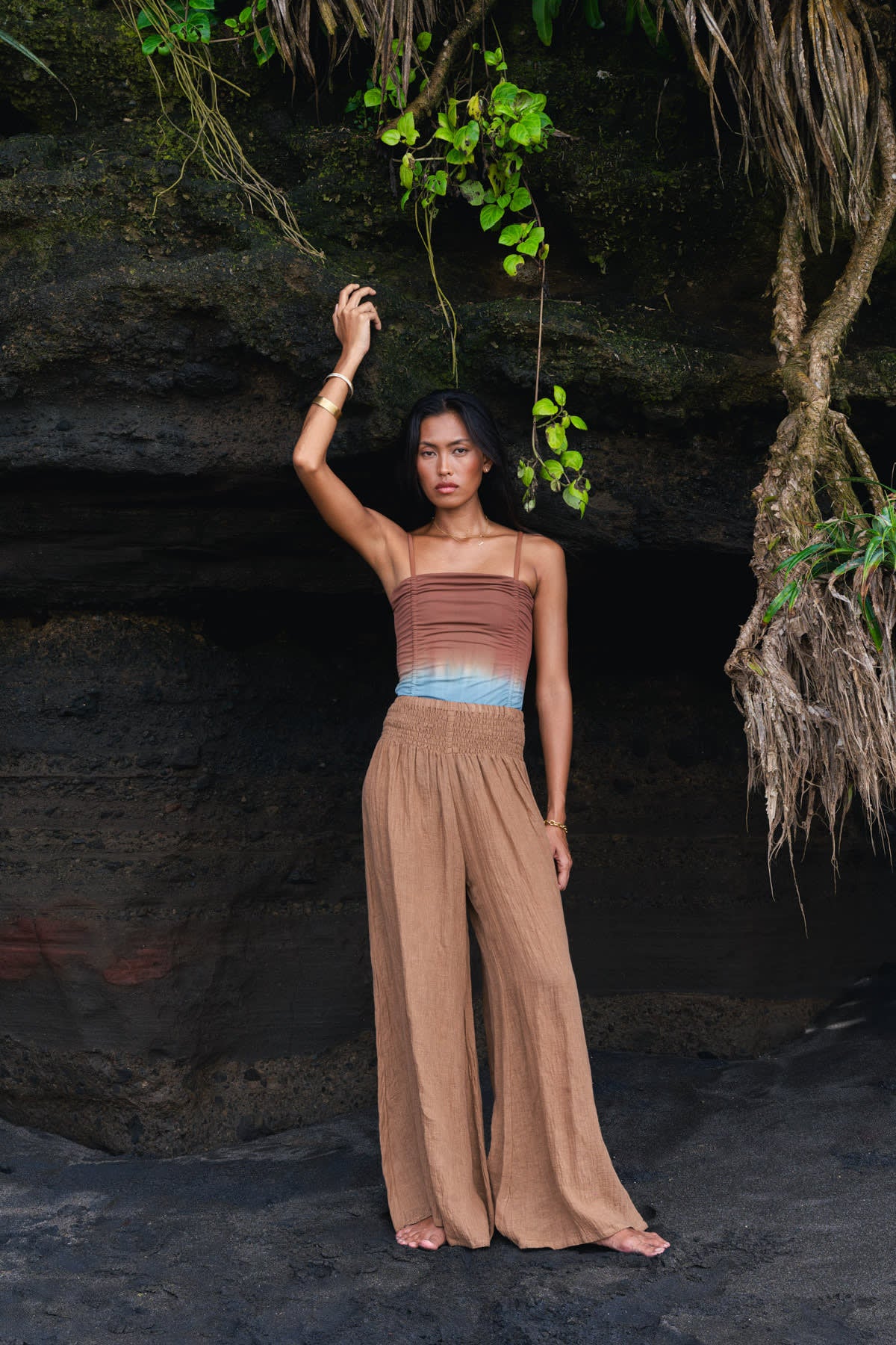 Karam - Crinkled wide leg pants I Walnut 3 - Rabens Saloner