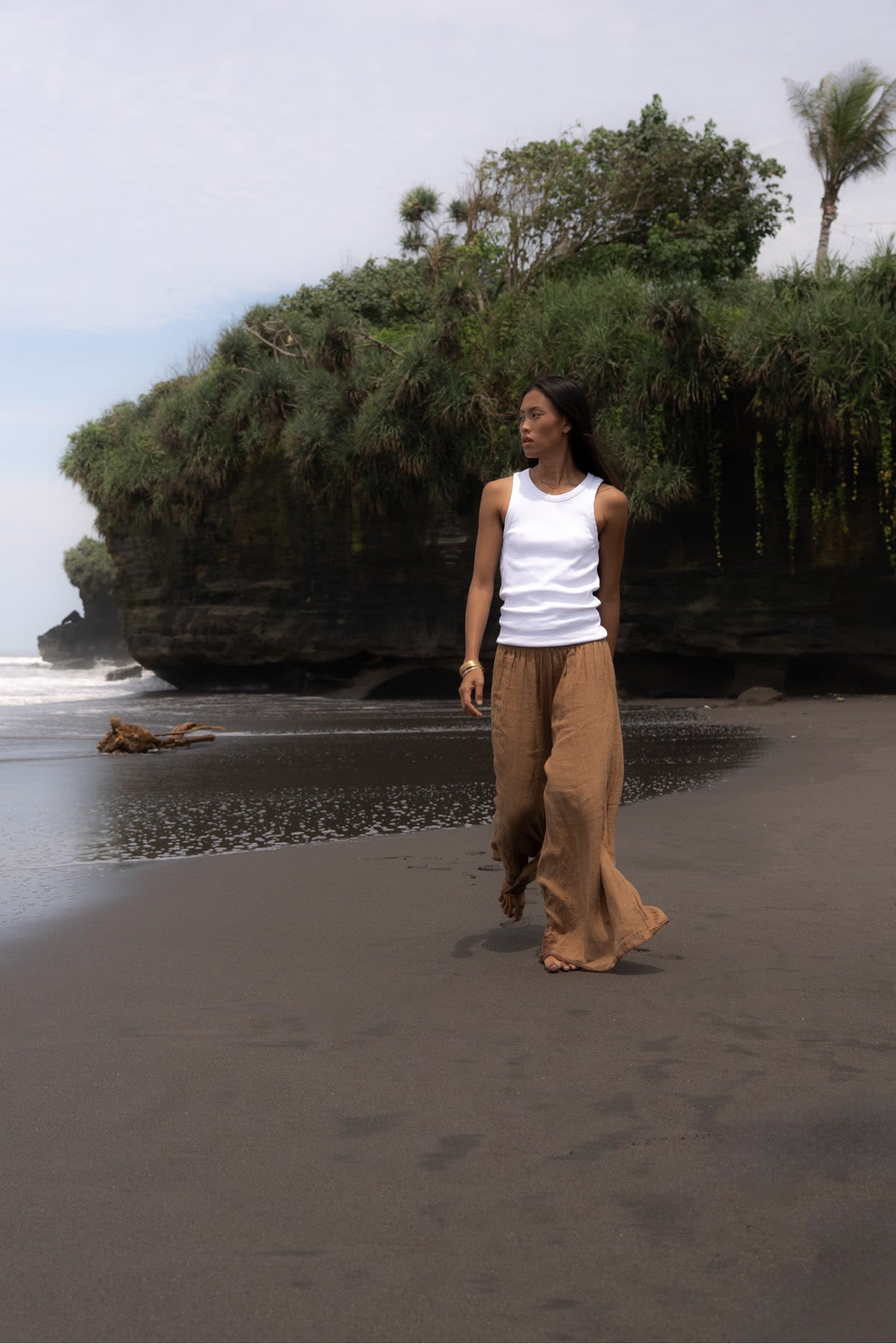 Karam - Crinkled wide leg pants I Walnut 8 - Rabens Saloner