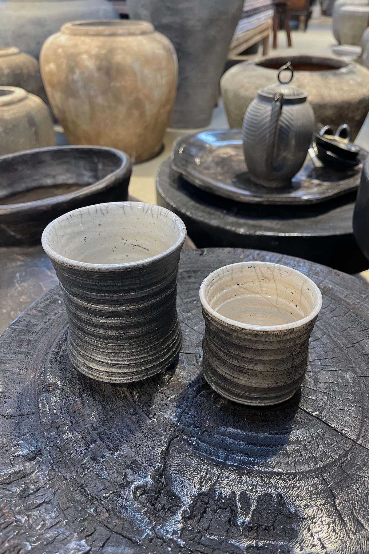 Handmade raku cup I Medium - Visby Ceramics I Dark Grey 4 - Rabens Saloner