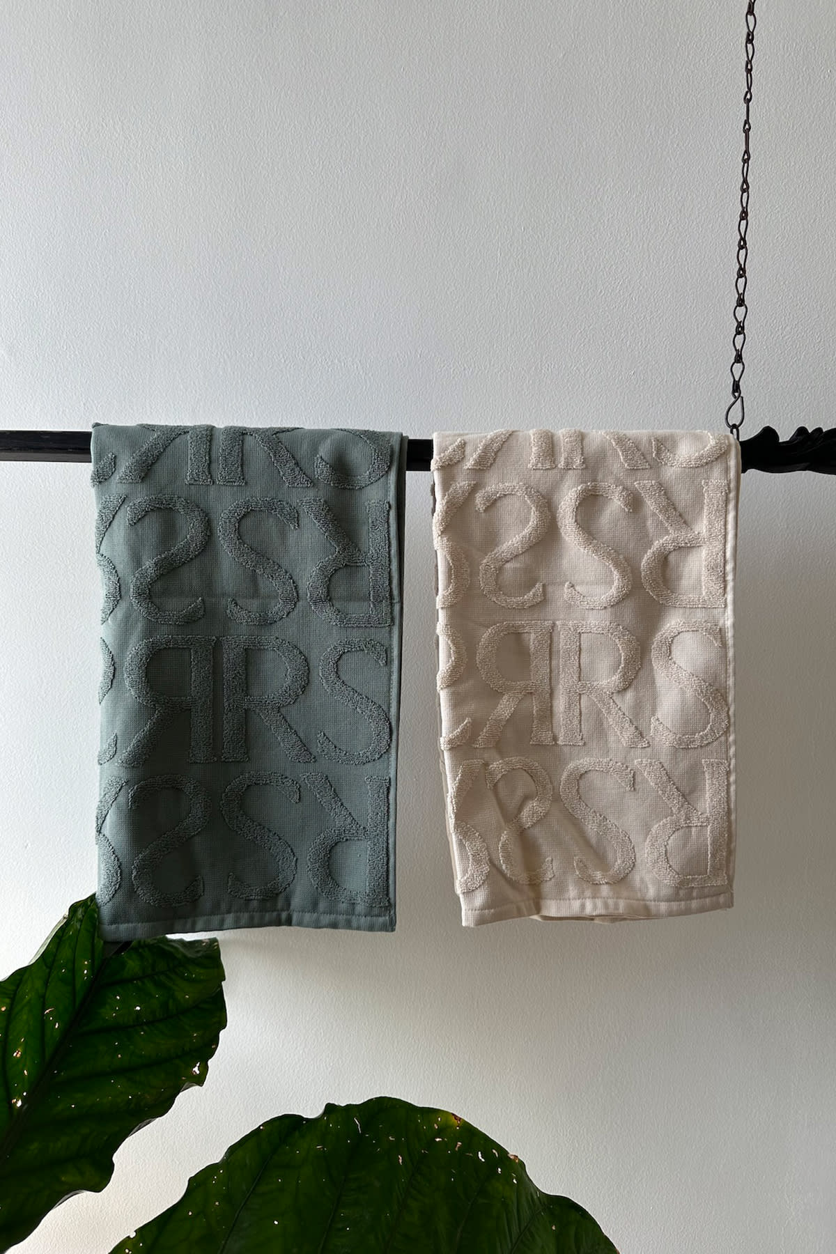 Monogram hand towel - Hand towel 50x80 cm I Sage 6 - Rabens Saloner