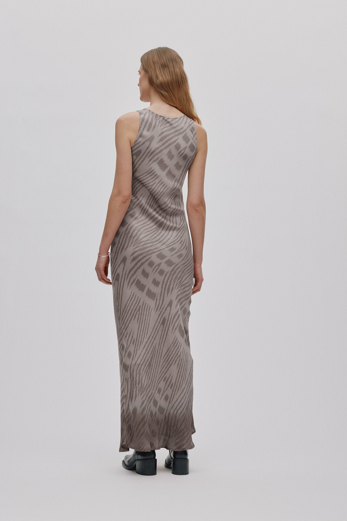 Lavan - Ombre ikat bias dress I Asphalt combo 3 - Rabens Saloner
