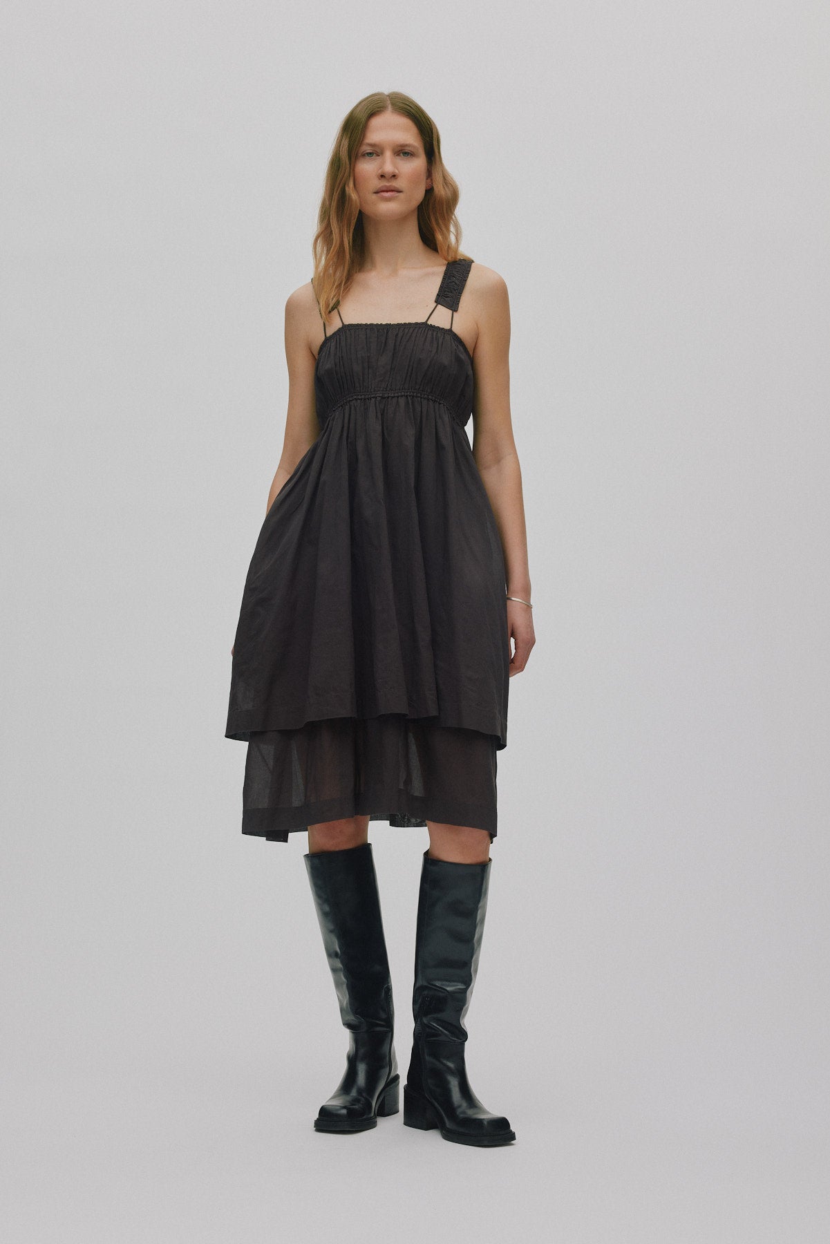 Gabi - Multi layer short dress I Liquorice 1 - Rabens Saloner