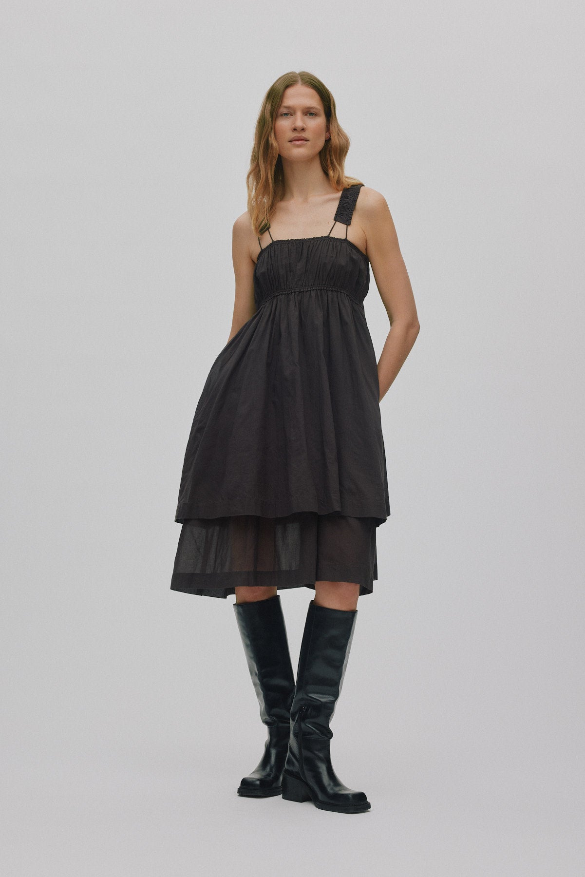 Gabi - Multi layer short dress I Liquorice 2 - Rabens Saloner