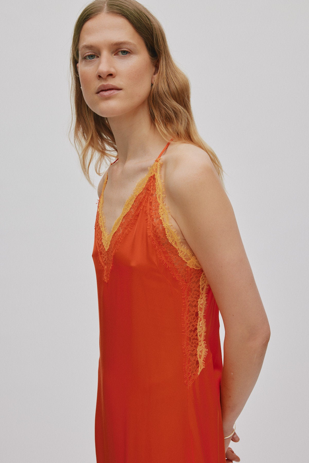 Chefira - Contrast lace camisole dress I Deep mandarin 3 - Rabens Saloner