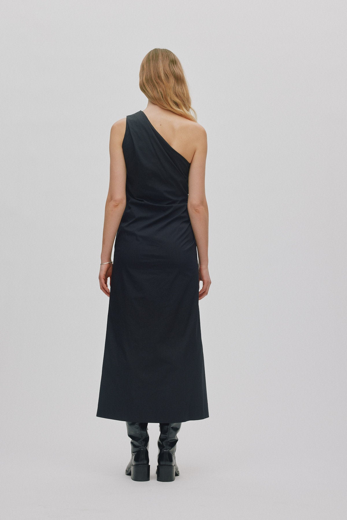 Aryana - Papery one shoulder long dress I Black 6 - Rabens Saloner