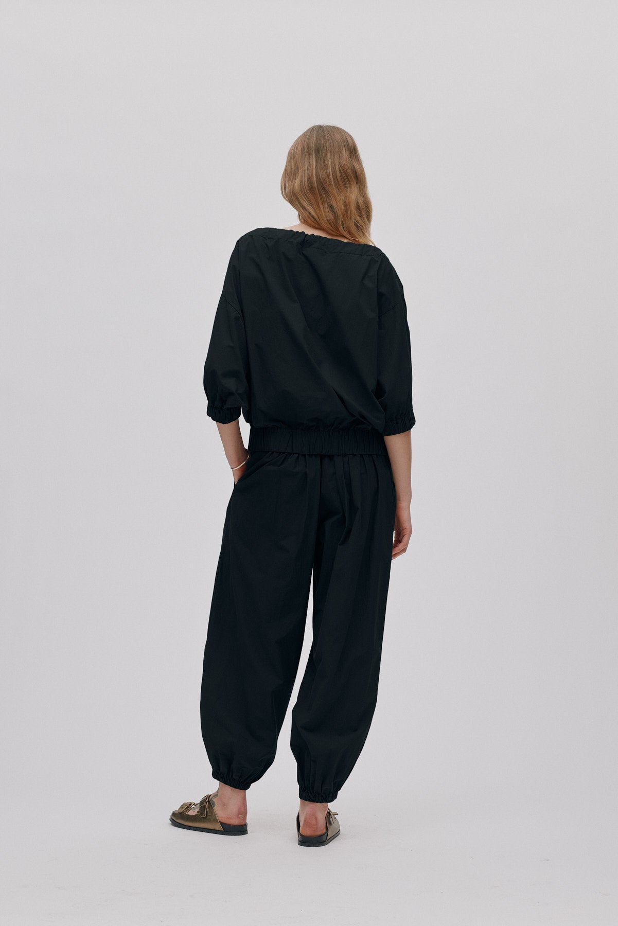 Ingefred - Poplin gathered top I Black 3 - Rabens Saloner