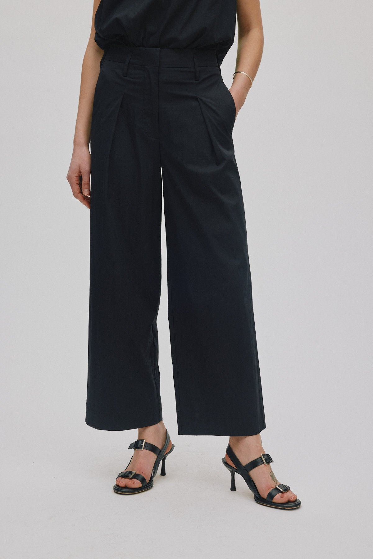 Enel - Papery parallel pants I Black 2 - Rabens Saloner