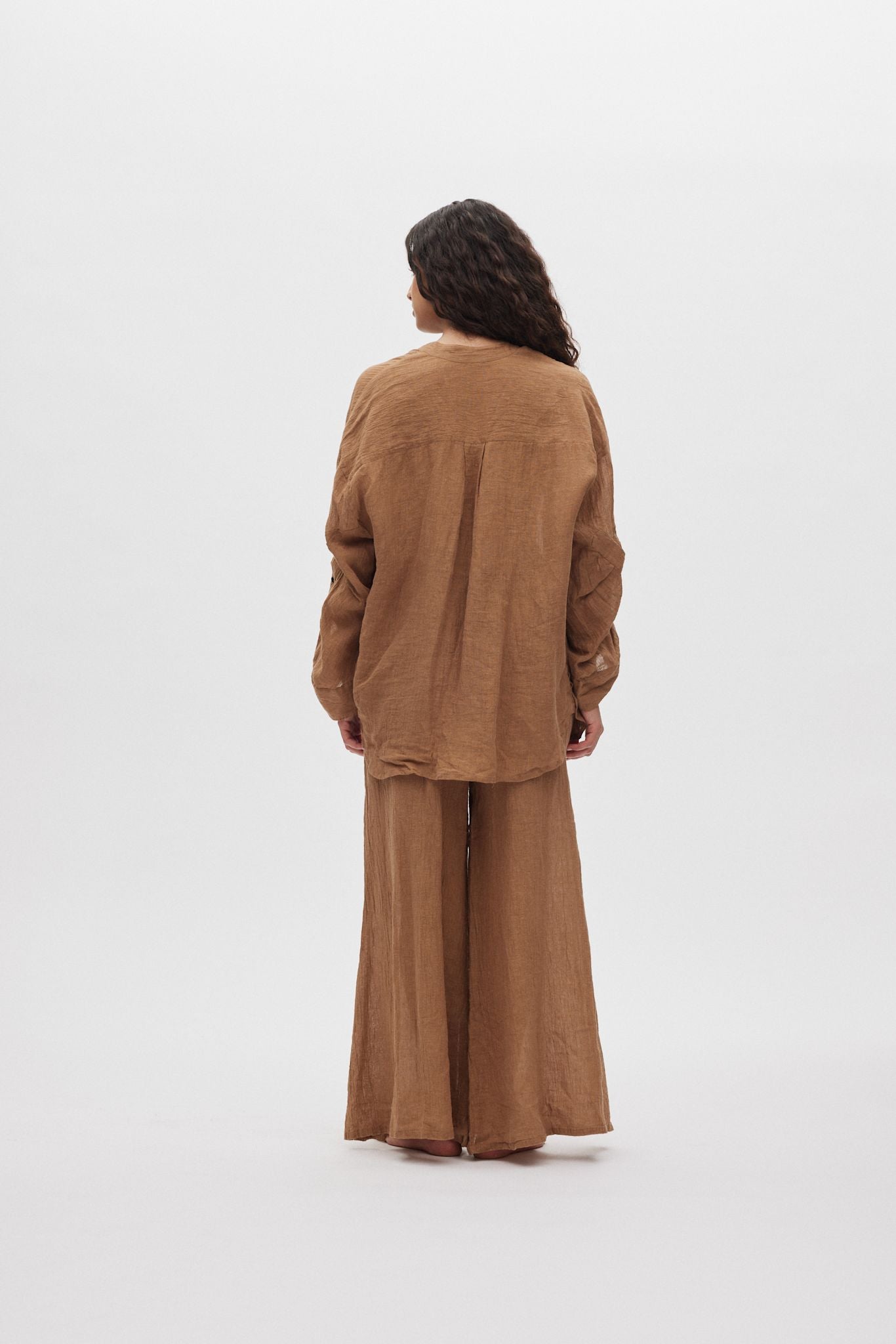 Bobbies - Crinkled oversize shirt I Walnut 9 - Rabens Saloner