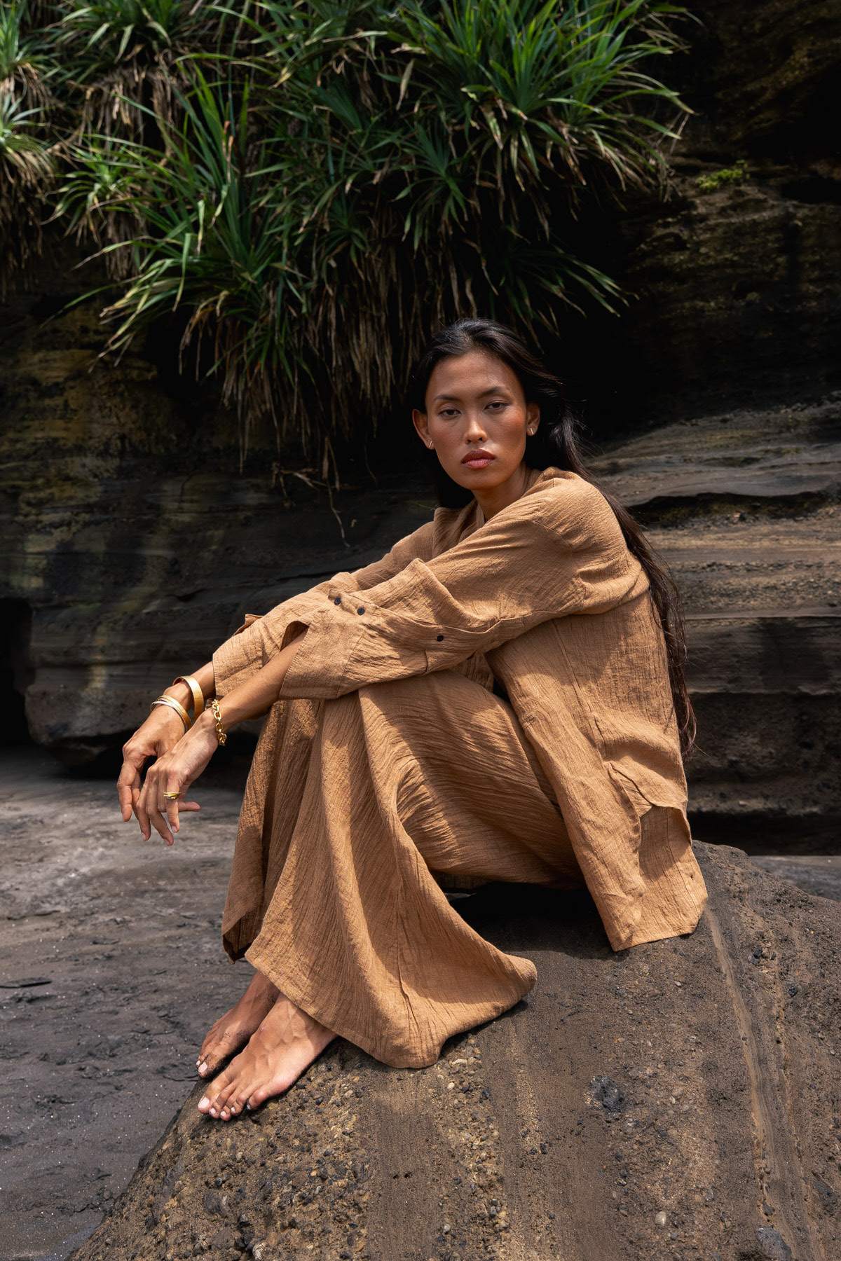 Karam - Crinkled wide leg pants I Walnut 4 - Rabens Saloner