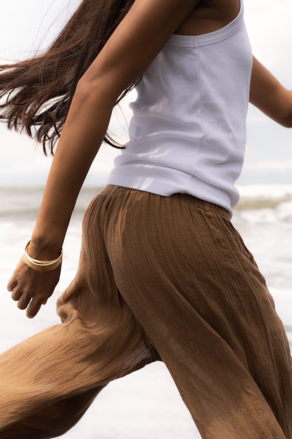Karam - Crinkled wide leg pants I Walnut 9 - Rabens Saloner