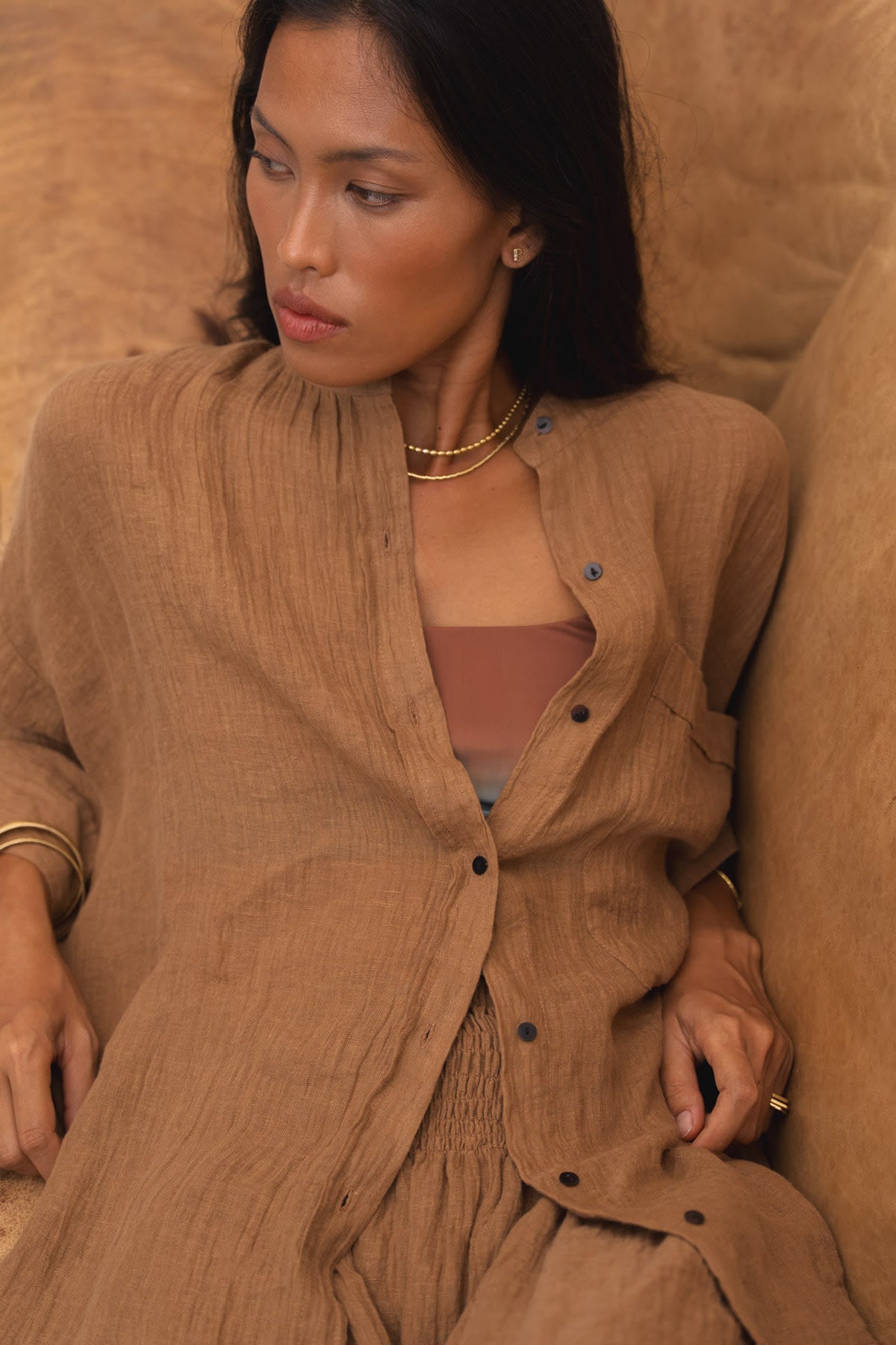 Bobbies - Crinkled oversize shirt I Walnut 2 - Rabens Saloner