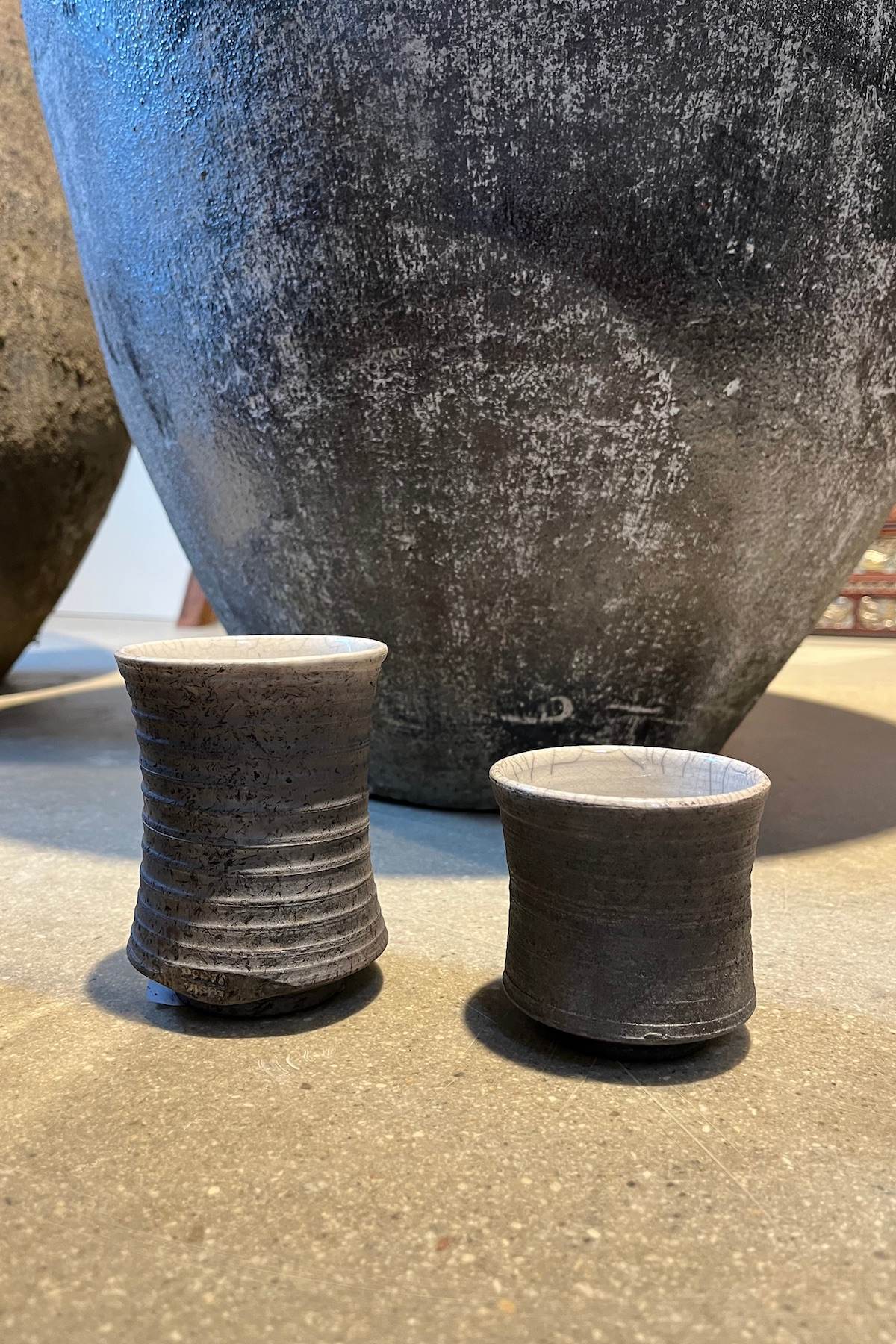 Handmade raku cup I Medium - Visby Ceramics I Dark Grey 3 - Rabens Saloner