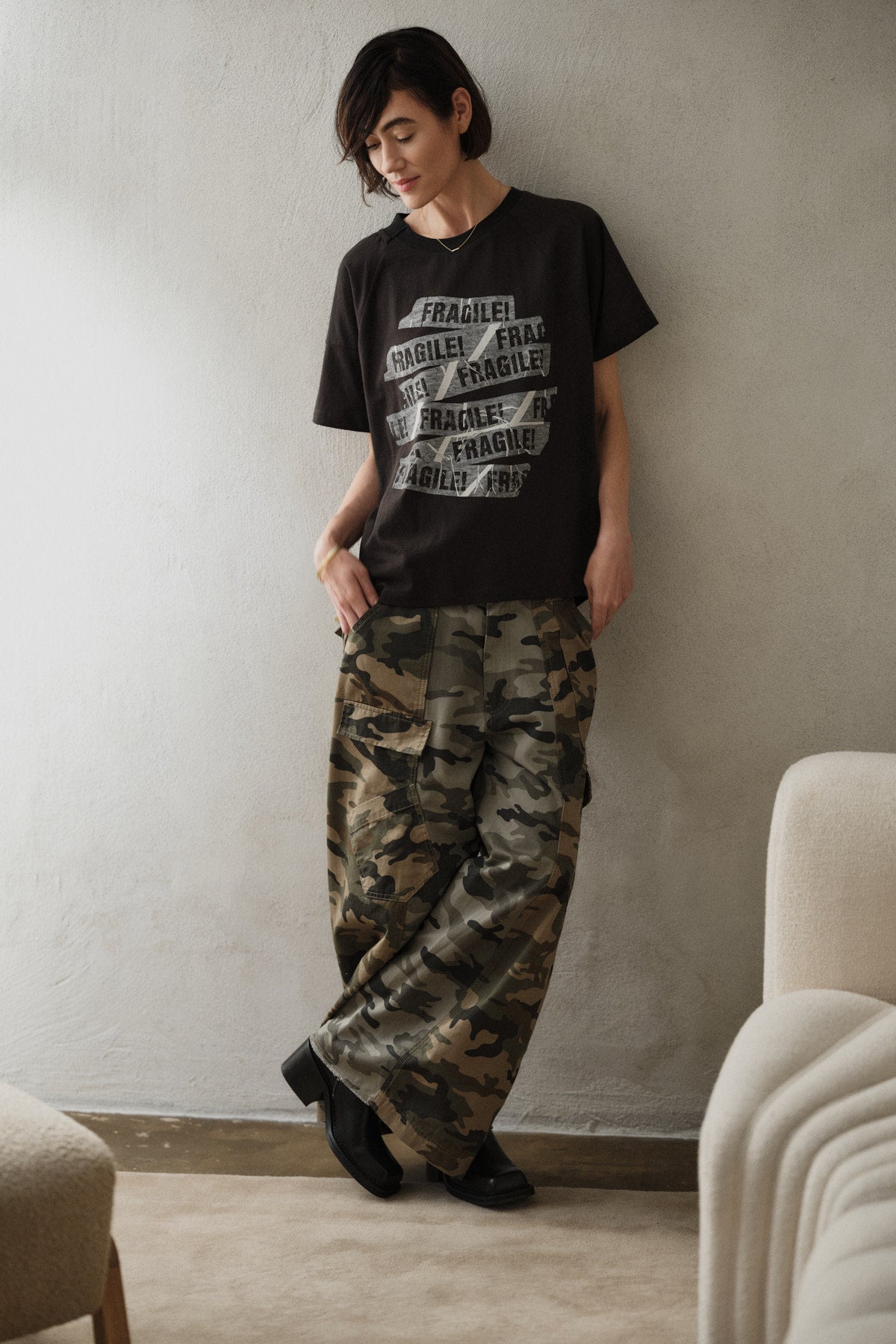Ary - Fragile boxy t-shirt I Faded black 6 - Rabens Saloner